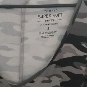Torrid camoflage print tunic length t shirt size 3